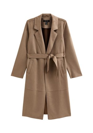 Trench-coat en daim marron avec larges revers, manches longues et ceinture nouée à la taille. Comprend des poches latérales et une fente à l'arrière pour la liberté de mouvement.