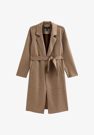 Bruine suède trenchcoat met brede revers, lange mouwen en een ceintuur in de taille. Voorzien van zijzakken en een split aan de achterkant voor bewegingsvrijheid.
