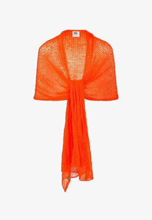 Jasnopomarańczowy, luźno dziergany, otwarty shrugg z długą, luźno opadającą częścią i małą metką marki przy krawędzi.