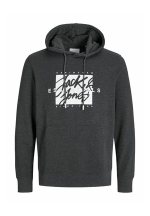Donkergrijze hoodie gemaakt van zacht materiaal, met een voorvak, een capuchon met koord en een groot wit grafisch logo op de borst.