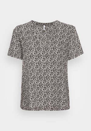 Camiseta de manga corta en tejido ligero con estampado floral en negro y crema. Diseño de escote en V con un ajuste relajado y textura suave.