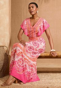 Love & Roses PETITE FIT - WOODBLOCK PRINTED V-NECK FLUTTER SLEEVE - Maxi šaty - ivory