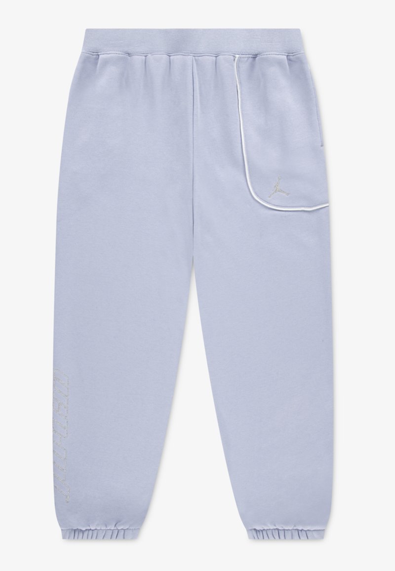 Jasnoniebieskie spodnie dresowe uszyte z miękkiego materiału, z elastycznym pasem, ściągaczami na kostkach oraz boczną kieszenią z haftowanym logo.