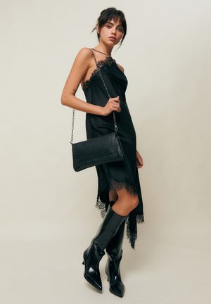 MISAKO JACUMY - Ülerinna-kott - black