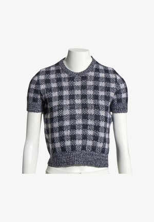 Maglione a maniche corte lavorato a maglia con motivo a quadri blu navy e bianco mostrato su un torso di manichino bianco.