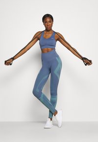 ONLY Play ONPDAISY-2 SEAM BRA  - Sutiã desportivo de suporte médio - bijou blue