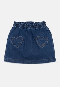 Jupe en denim bleu avec une taille élastique et deux poches en forme de cœur cousues à l'avant.