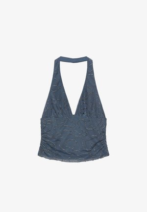 Blå halterneck-top med dyb V-udskæring, dekoreret med abstrakte sølvperlemønstre og rynkede sider.