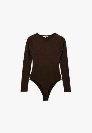 Bodysuit marron à manches longues en tissu doux, avec un col rond, une coupe ajustée et une fermeture à pression en bas.