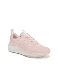 Baskets de sport rose clair avec tige en maille texturée, accents blancs et semelle rembourrée. Présente des lignes décoratives et un système de laçage.