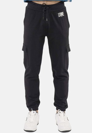 LEONE 1947, MAN SWEATPANTS CARGO SMALL LOGO - Cargohose - black