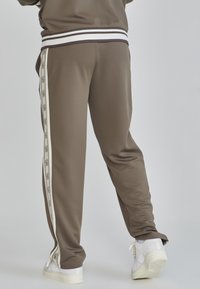 SIKSILK Träningsbyxor - brown