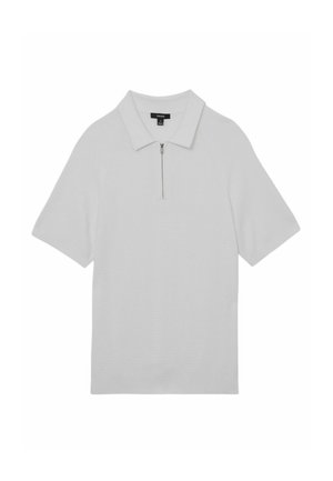 Bílá polo košile s krátkým rukávem, zapínáním na zip, žebrovanou strukturou a klasickým límečkem.