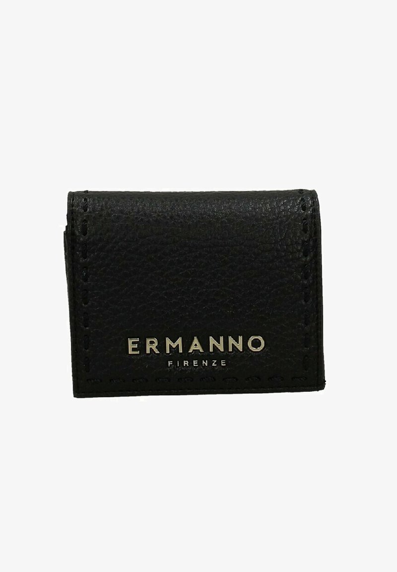 Portafoglio in pelle nera con finitura textured, caratterizzato da un design a pieghe e logo impresso "ERMANNO FIRENZE" in hardware argentato.
