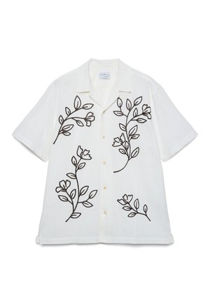 Weißes Hemd mit kurzen Ärmeln und Knöpfen, verziert mit schwarzer Blumenstickerei, die Stängel, Blätter und Blumen auf Vorderseite und Ärmeln darstellt.