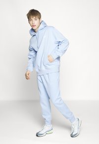 Nike Sportswear SPORTSWEAR CLUB FLEECE - Camisola - light marine/white