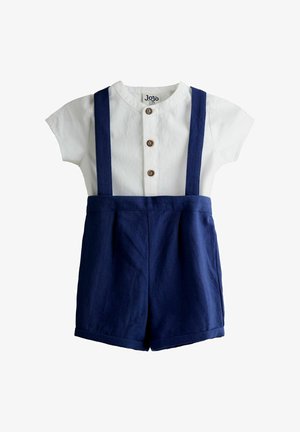 Hvid baby T-shirt med korte ærmer og brune knapper kombineret med marineblå seleshorts, størrelse 6-12 måneder.