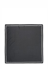 Czarny kwadratowy szalik z białym wzorem w kropki i cienką białą obwódką, ułożony na płasko z delikatnymi zagnieceniami.