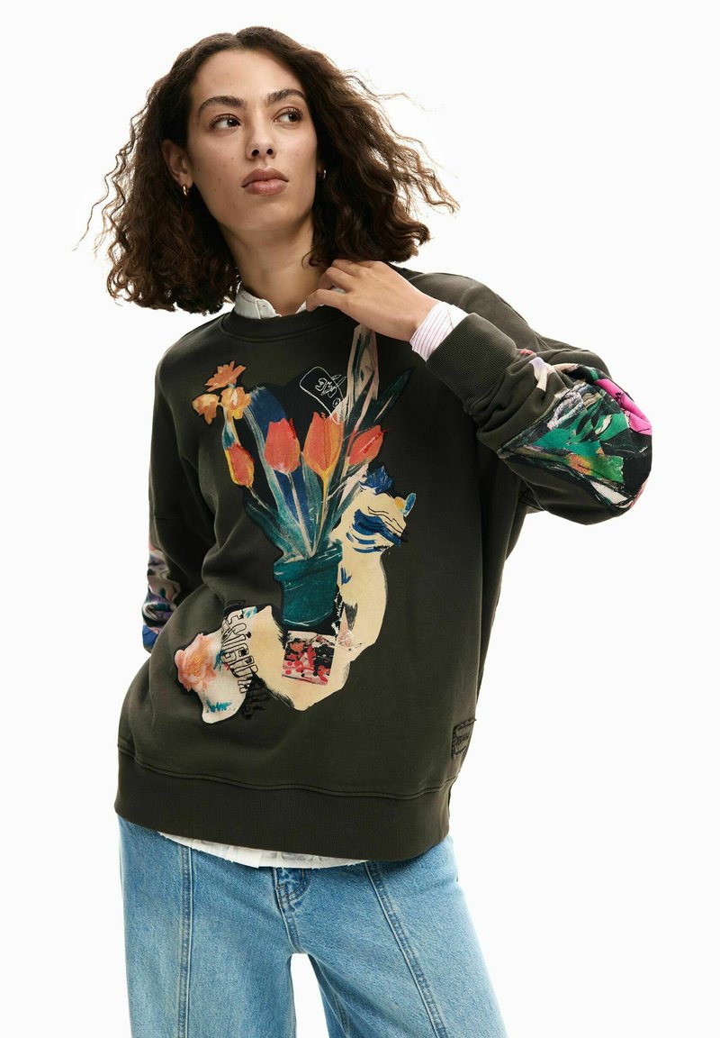 Olivengrøn sweatshirt med blomsterkunst i levende farver, med mønstrede ærmer og ribstrikket halsudskæring. Casual design med afslappet pasform.