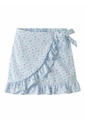 Lichtblauwe bloemen wikkelrok met geruite randen en een striksluiting aan de zijkant.