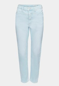 Jean en denim bleu clair taille haute avec poches avant, passants de ceinture et fermeture par bouton et zip, présenté sur un fond blanc uni.