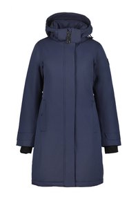 Abrigo largo azul marino con capucha, cuenta con un cierre frontal, bolsillos laterales y puños de punto negros. Está fabricado con una tela suave y resistente al agua.