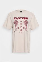 ELLIE TEE - Printtipaita - stone