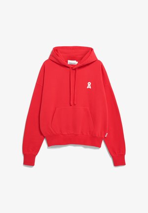 Roter Kapuzenpullover aus weichem Stoff, mit einer Fronttasche und einem weißen Logo auf der Brust. Ärmelbündchen und Saum sind gerippt.
