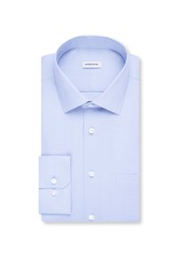 Camicia da uomo a maniche lunghe di colore azzurro chiaro, con colletto appuntito, bottoni sulla parte anteriore e sui polsini, e una tasca sul petto, piegata ordinatamente.