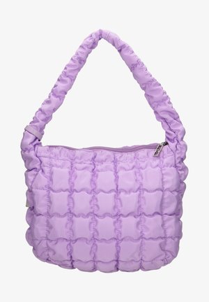 Gevuld lavendelzak met gestikt ontwerp, zachte textuur en een gedraaide schouderriem. Voorzien van een ritsluiting aan de bovenkant.