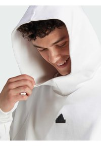 adidas Sportswear NEW Z.N.E. PREMIUM - Felpa con cappuccio - white