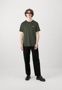 Jack & Jones JJERIK TEE CREW NECK 5 PACK  - T-shirt - bas - white melange/navy/kombug/vineyardw