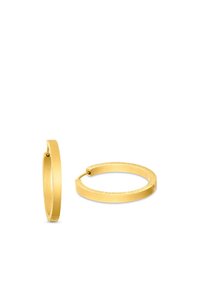 Pendientes de aro de oro con un acabado suave y mate y un diseño delgado y plano. Detalles grabados notables a lo largo del borde.