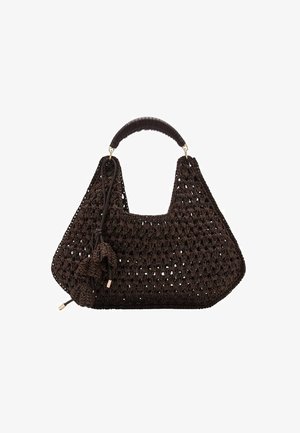 Borsa a mano in crochet marrone con forma arrotondata, un motivo tessuto testurizzato e un manico liscio avvolto. Presenta un pon-pon decorativo.