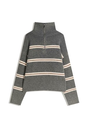 Pullover grigio con un alto colletto e mezza zip. Presenta strisce orizzontali crema e marroni. Realizzato in un morbido materiale a maglia.
