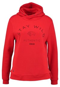 Červená mikina s kulatou kapucí, černý potisk s nápisem "STAY WILD" a grafikou medvěda, žebrovaný lem a manžety, měkký textilní povrch.