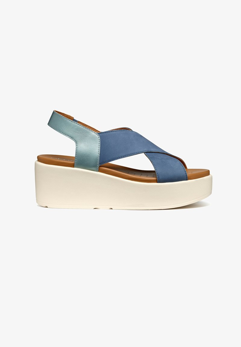 Modré a tyrkysové sandály s pásky a wedge platformou. Svršek z hladké kůže, béžová stélka a bílá gumová podrážka.