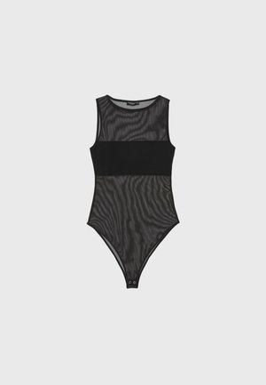 Crni prozirni mrežasti bodi bez rukava s crnim trakom preko prsa i kopčama na preponama.