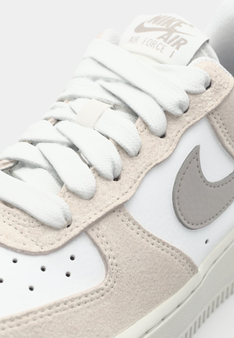 Nike Sportswear AIR FORCE Sneakers laag summit white/college