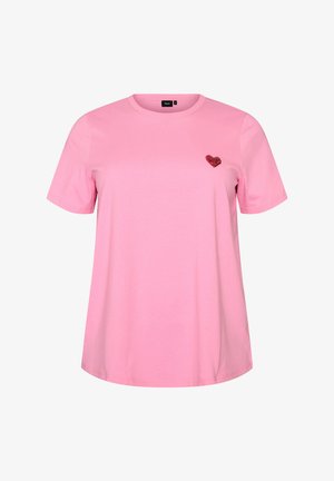 Zizzi, T-SHIRT MIT PAILLETTEN-HERZ UND BUNTEM RÜCKENPRINT - Triko s potiskem - pink