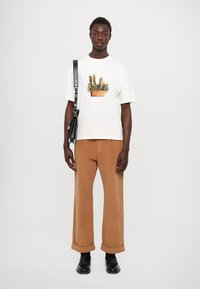 HOUSE OF JAFFA CACTUS TRAY UNISEX - T-shirt med print - off-white