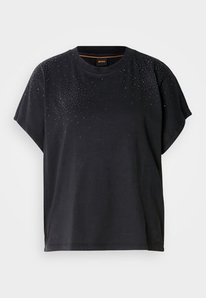Camiseta negra de manga corta hecha de algodón, con un degradado de pequeños strass en la parte superior frontal. Ajuste simple y relajado.