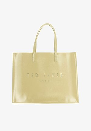 Sac cabas beige brillant Ted Baker London avec deux poignées et une forme rectangulaire sur fond blanc.