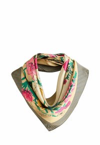 Pañuelo de seda con un diseño floral en rosa y verde sobre un fondo crema, bordeado por rayas negras y blancas. Textura suave y lisa.