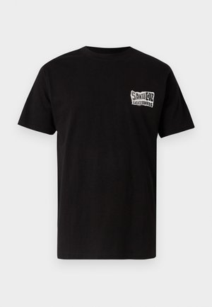 T-shirt noir à manches courtes avec col rond et petit logo blanc « Santa Cruz Skateboards » sur la poitrine gauche.