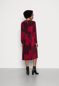 Tommy Hilfiger ICON PATCHWORK MIDI DRESS - Vestido de dia - red