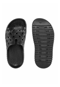 Ciabatte in gomma nera con un motivo ondulato sulla parte superiore e suola testurizzata per una migliore aderenza. Design open-toe senza parti metalliche.