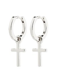 Pendientes de aro de plata con charms de cruces verticales colgando en la parte inferior. Textura suave y acabado pulido. Diseño de aro circular.