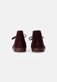 Clarks Originals DESERT - Botins de atacadores - dark tan lea