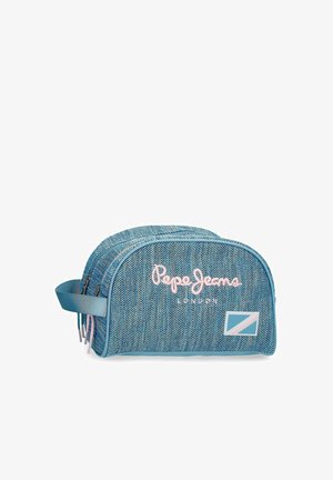 Bolsa de tocador de tela azul texturizada con bordado "Pepe Jeans London" y asa lateral, con un pequeño parche geométrico en el frente.